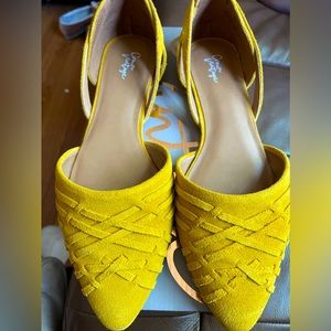 New Crown Vintage Suede Woven Cutout Flats